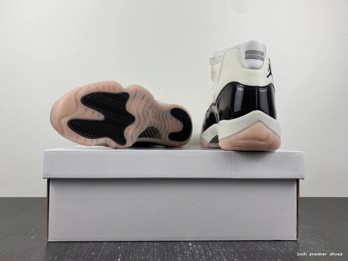 Rep LUCY Jordan Neapolitan Air 11 AR0715-101 WMNS 0814